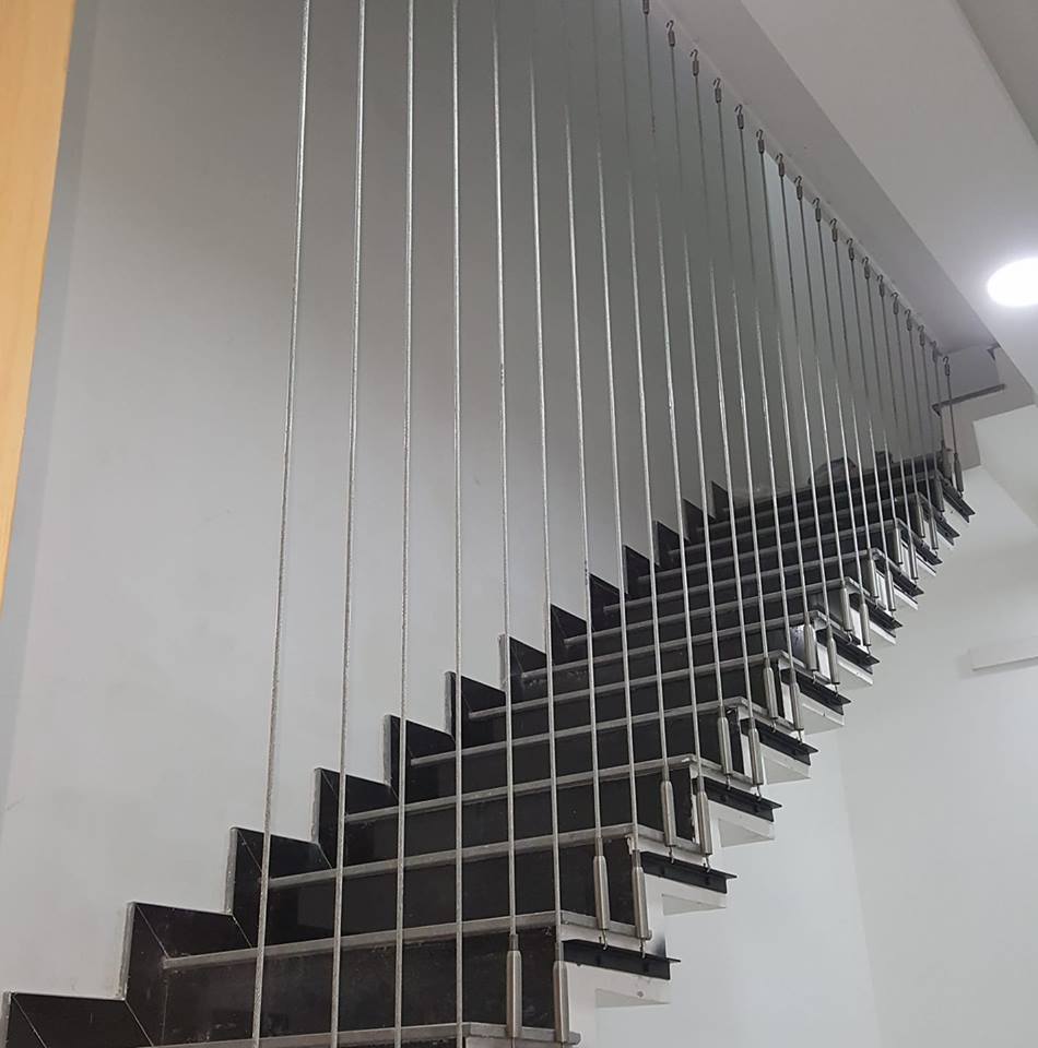 Cáp an toàn cầu thang